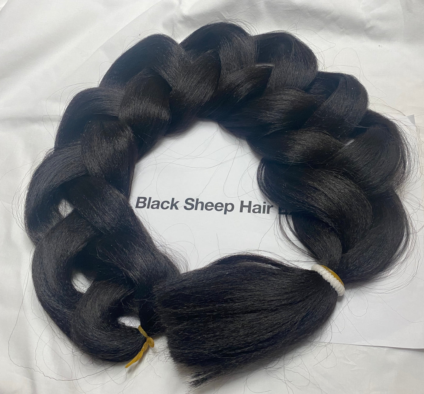 Braiding Single Pack Bundle Sensationnel X-Pression - ULTRA BRAID  Hair length: 82 inch Hair material: Synthetic Jumbo Xpression Braid Hair Hair grade: High Temperature Synthetic Fiber Hair texture: Yaki Perm Pre-stretched, tangle free, hot water use. color 2
